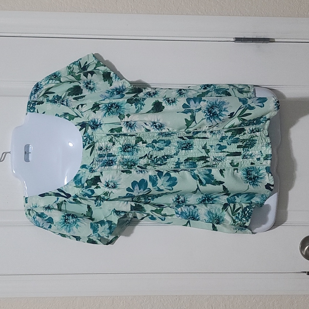 St. John's Bay Women's Green Floral Pleated Cap Sleeve Blouse  Size PL